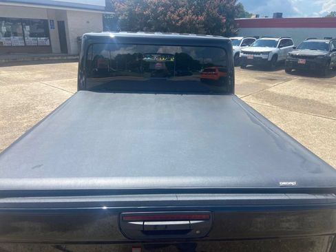 Used 2025 Jeep Gladiator Mojave AWD/4WD image 32