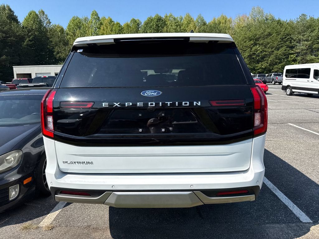 Used 2026 Ford Expedition Platinum w/ Driver's Package AWD/4WD image 17