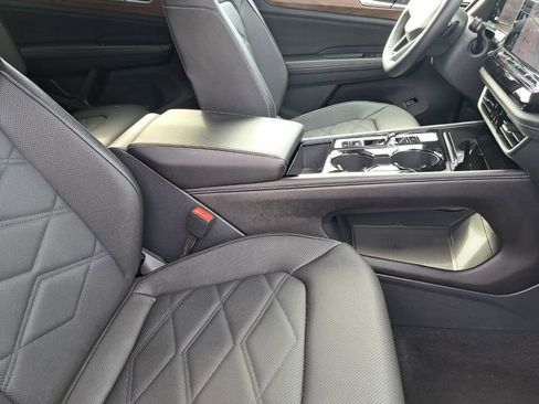 Used 2025 Volkswagen Atlas SE image 18