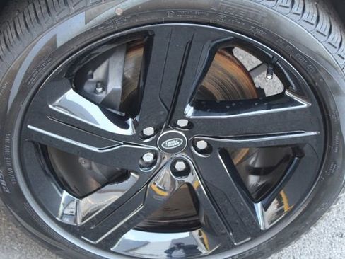 Used 2025 Land Rover Discovery Dynamic SE image 9