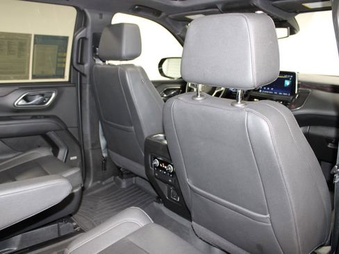 Used 2023 Chevrolet Suburban Z71 w/ Luxury Package image 36