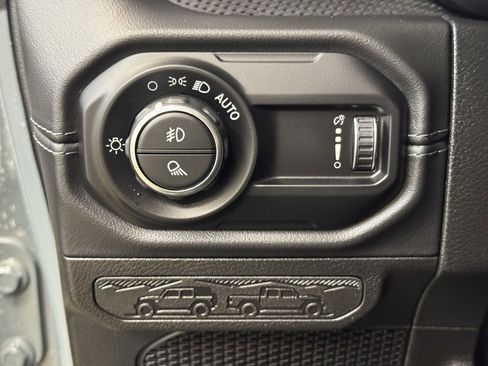 Used 2024 Jeep Gladiator Rubicon w/ Convenience Group image 29