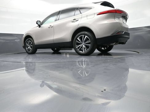 Used 2024 Toyota Venza LE AWD/4WD image 31
