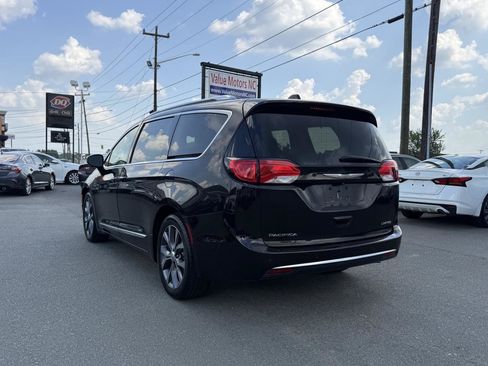 Used 2018 Chrysler Pacifica Limited w/ Advanced Safetytec Group FWD image 4