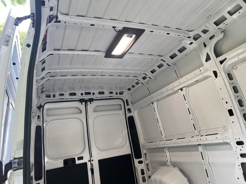 Used 2025 RAM ProMaster 2500 w/ Convenience Group image 15