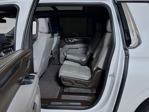 Used 2024 GMC Yukon XL SLT w/ SLT Luxury Package AWD/4WD image 24