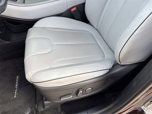 Used 2024 Hyundai Palisade SEL w/ Premium Package image 13
