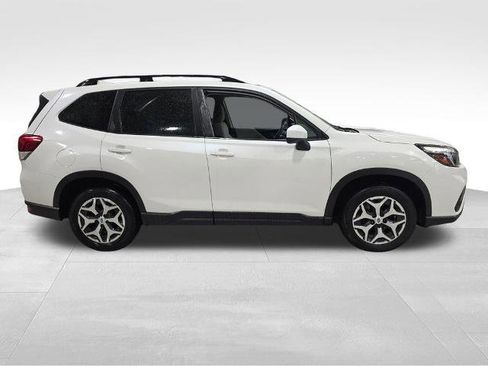 Used 2019 Subaru Forester Premium w/ All-Weather Package AWD/4WD image 9