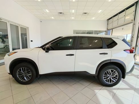 Used 2023 Nissan Rogue S AWD/4WD image 6