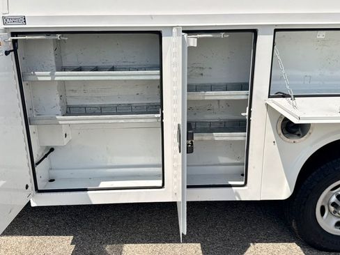 Used 2017 Chevrolet Express 3500 RWD image 11