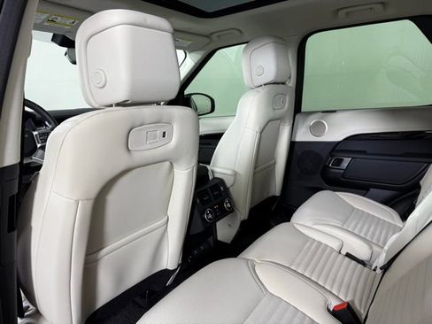 Certified 2025 Land Rover Discovery S image 26