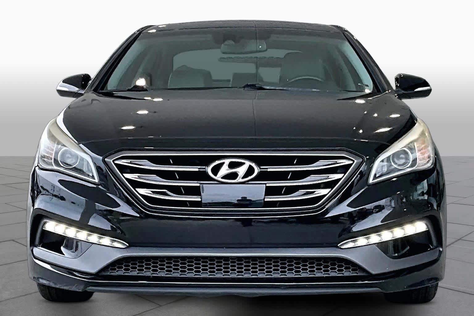 Used 2017 Hyundai Sonata Limited w/ Ultimate Package 04 FWD image 3