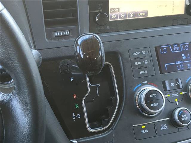 Used 2015 Toyota Sienna XLE w/ XLE Navigation Package FWD image 12