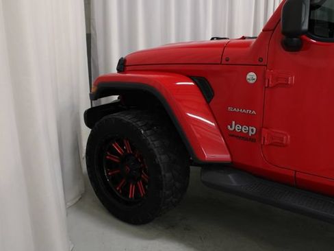 Used 2018 Jeep Wrangler Unlimited Sahara w/ Cold Weather Group AWD/4WD image 28