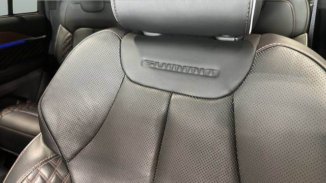 Used 2024 Jeep Grand Cherokee Summit AWD/4WD image 30