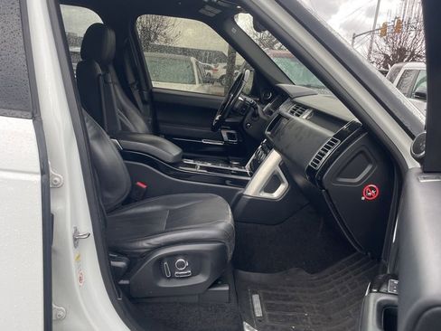 Used 2017 Land Rover Range Rover HSE image 9