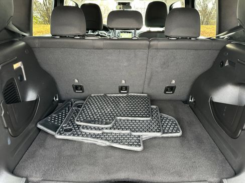 Used 2023 Jeep Renegade Latitude image 18