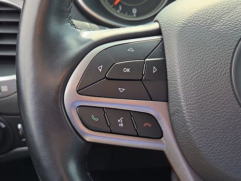 Used 2021 Jeep Cherokee Latitude Lux FWD image 23