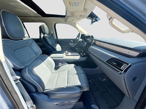 Used 2020 Lincoln Navigator Black Label w/ Cargo Convenience Package image 34