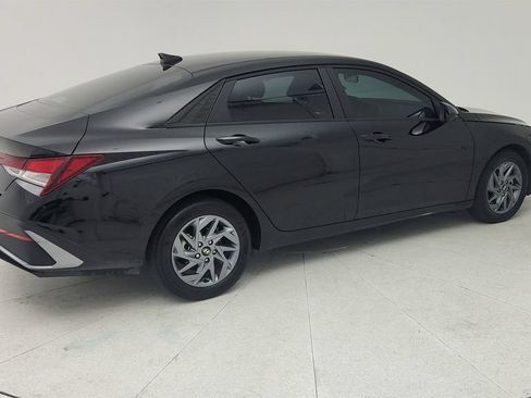 Used 2024 Hyundai Elantra SEL FWD image 7
