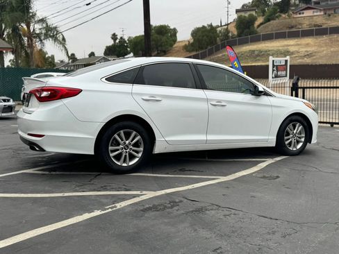 Used 2017 Hyundai Sonata SE w/ Cargo Package FWD image 4