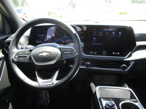 Used 2026 Chevrolet Equinox LT FWD image 15