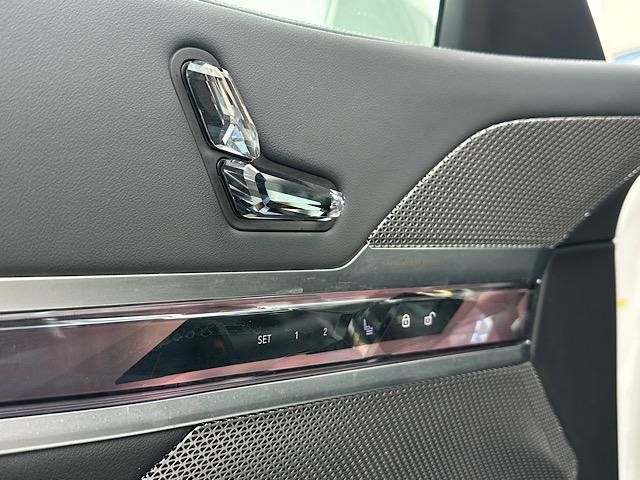 Used 2023 BMW 760i xDrive AWD/4WD image 20