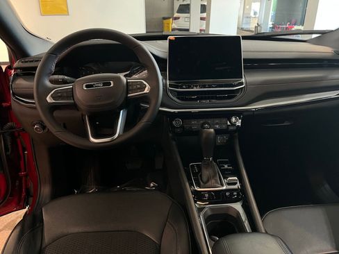 Used 2025 Jeep Compass Trailhawk AWD/4WD image 34