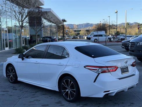 Used 2020 Toyota Camry SE image 4