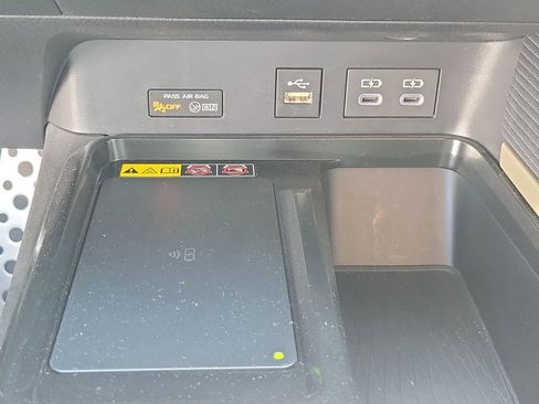 Used 2026 Toyota Camry Hybrid image 31