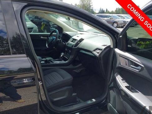 Used 2018 Ford Edge SE FWD image 5