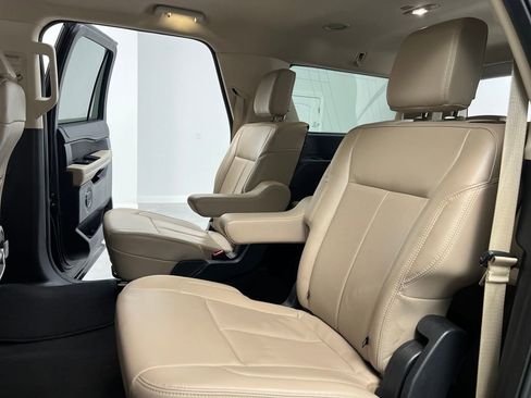Used 2024 Ford Expedition Max XLT image 13