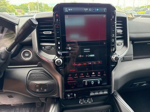 New 2026 RAM 2500 Laramie AWD/4WD image 12