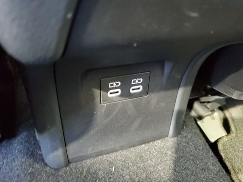Used 2023 Toyota Prius LE FWD image 12