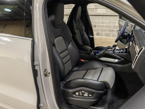 Used 2021 Porsche Cayenne Turbo S image 55