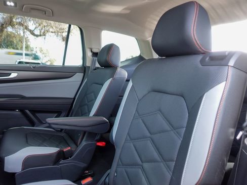 Used 2025 Volkswagen Atlas Peak Edition SE image 26