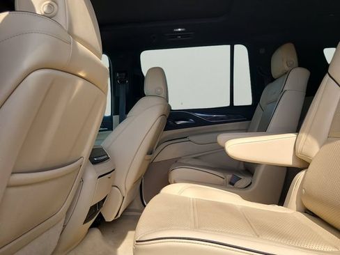 Used 2023 Cadillac Escalade ESV Premium Luxury RWD image 16