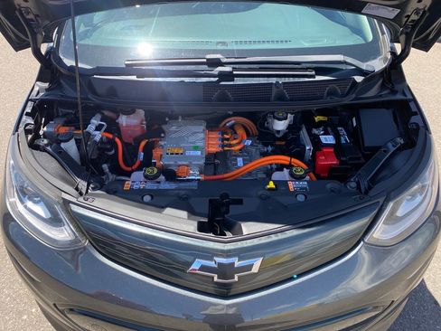 Used 2018 Chevrolet Bolt Premier w/ Driver Confidence II Package FWD image 22