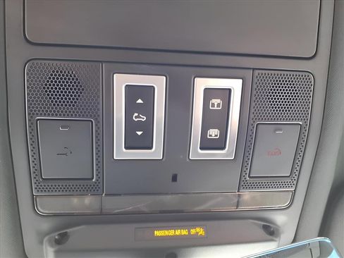 Used 2020 Land Rover Defender 110 X image 27