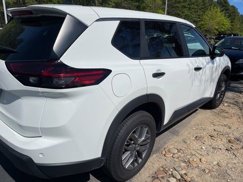 Used 2024 Nissan Rogue S image 5