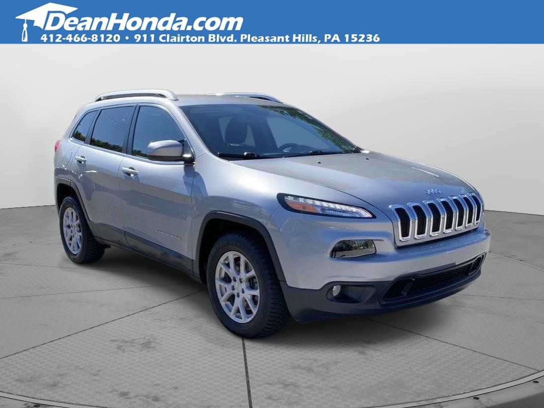 Used 2017 Jeep Cherokee Latitude w/ Cold Weather Group AWD/4WD image 1