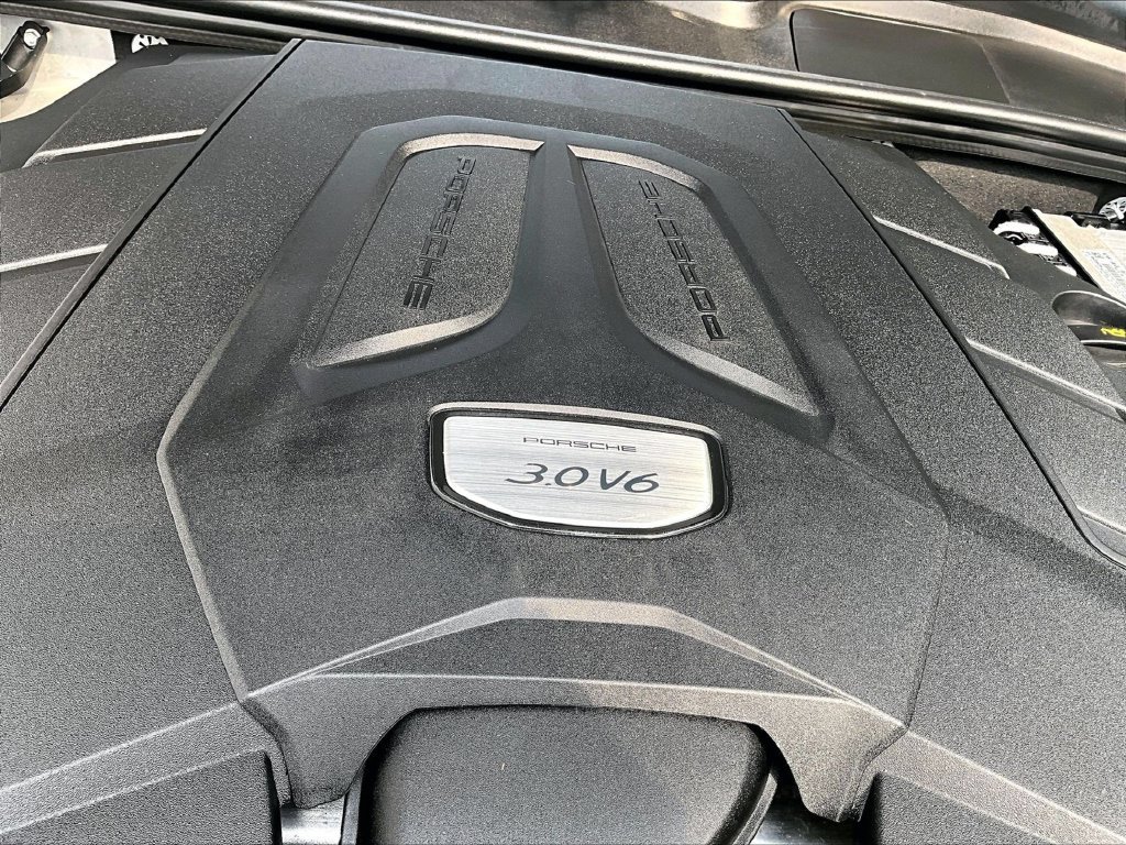 Certified 2023 Porsche Cayenne AWD/4WD image 34