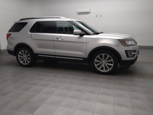 Used 2017 Ford Explorer Limited FWD image 11