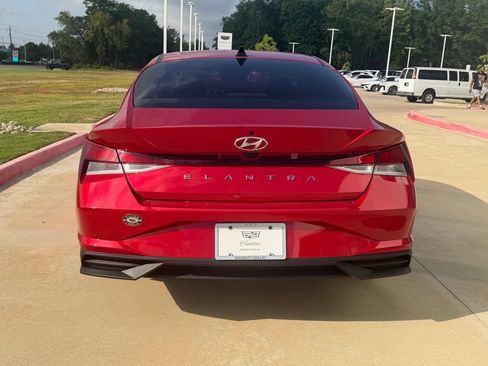 Used 2023 Hyundai Elantra SEL w/ Convenience Package FWD image 5