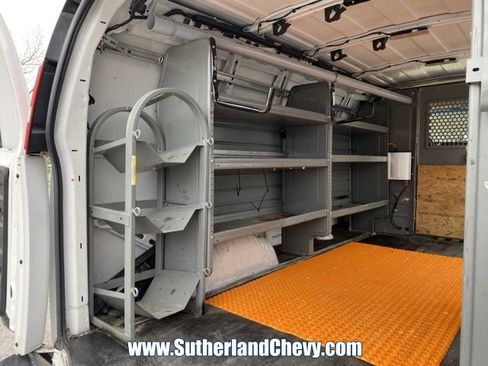 Used 2017 GMC Savana 3500 image 28