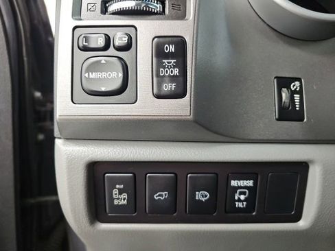 Used 2017 Toyota Sequoia Platinum AWD/4WD image 17