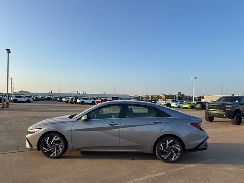 Used 2025 Hyundai Elantra SEL FWD image 10