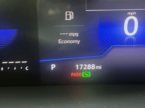 Used 2023 Volkswagen Tiguan SE FWD image 18