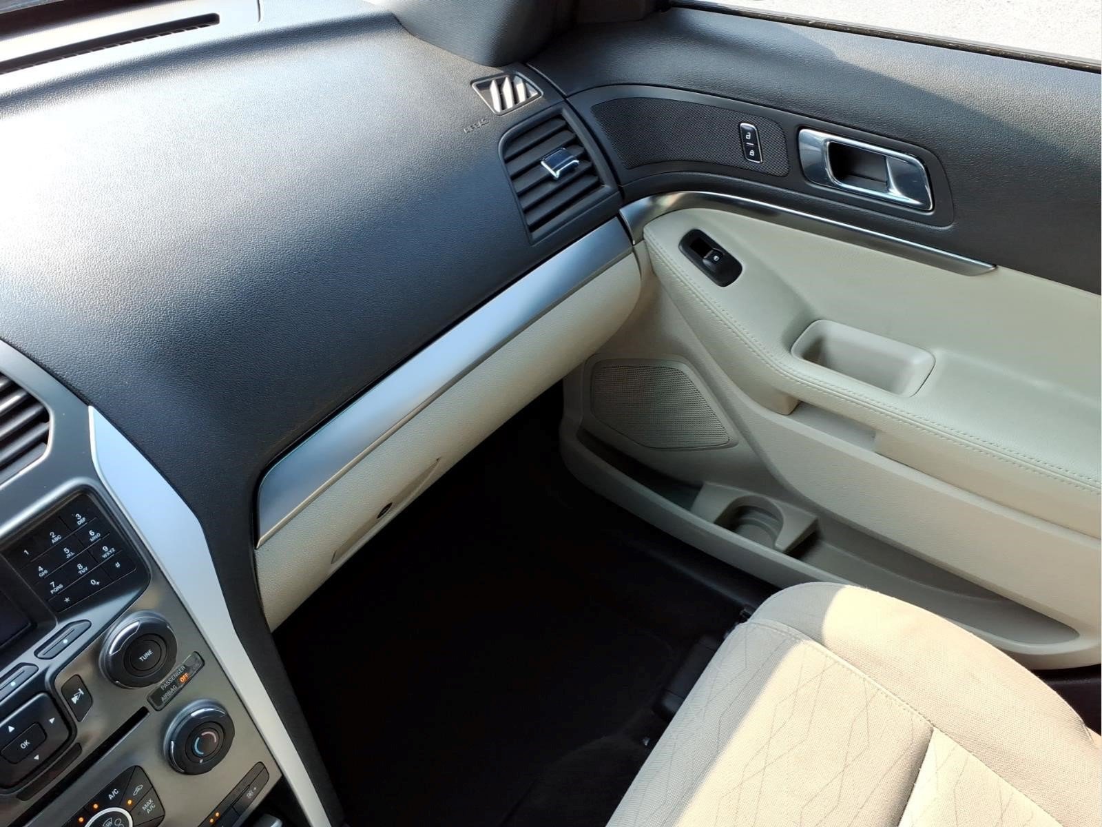 Used 2015 Ford Explorer FWD image 19