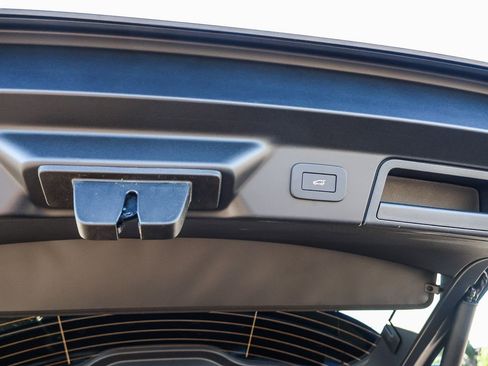 New 2026 Land Rover Range Rover Velar Dynamic SE image 28